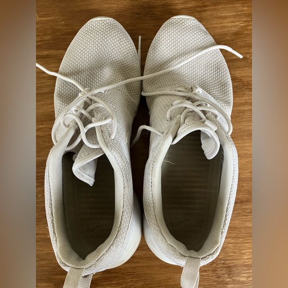 Nike Roshe Shoes - Picture 6 of 7